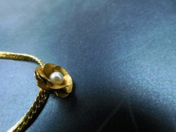17.5" 1/20 12k GOLD FILLED  PEARL FLOWER PENDANT, UNMARKED CHAIN